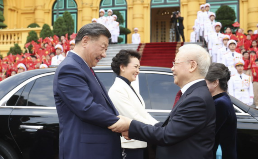 Xi Jinping meets with Vietnamese leadership