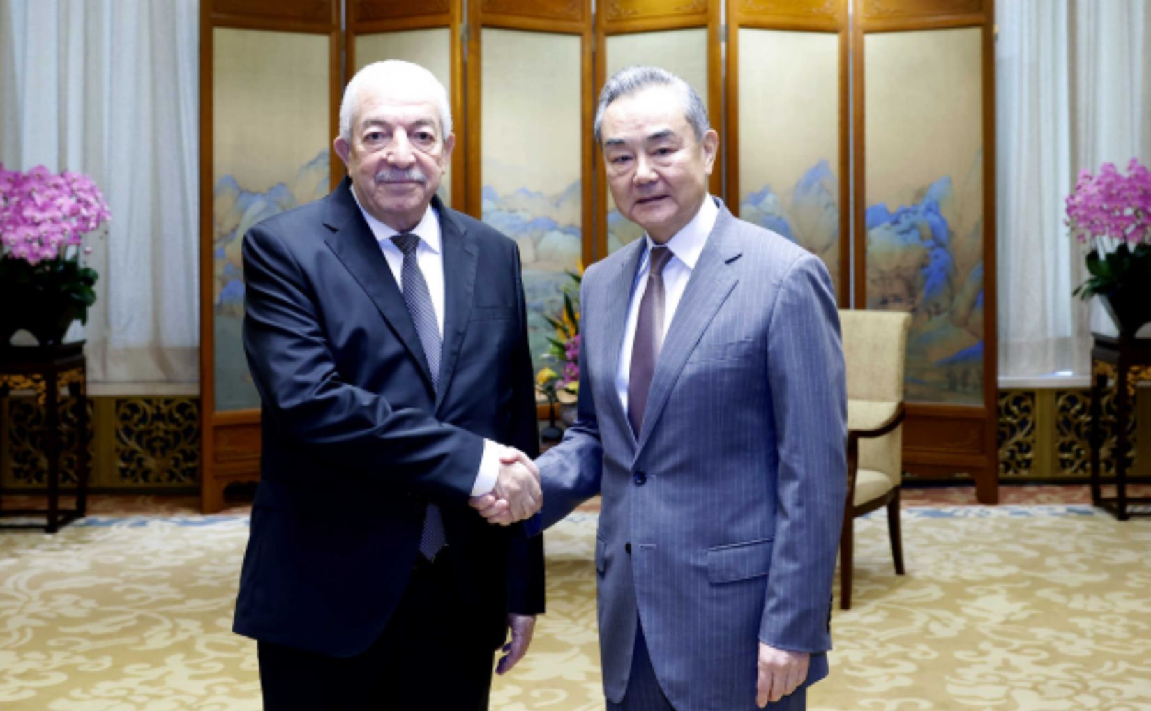 Chinese FM meets head of Fatah delegation - Friends of Socialist China