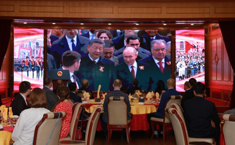 Chinese and Russian diplomats celebrate anti-fascist victory in DPRK