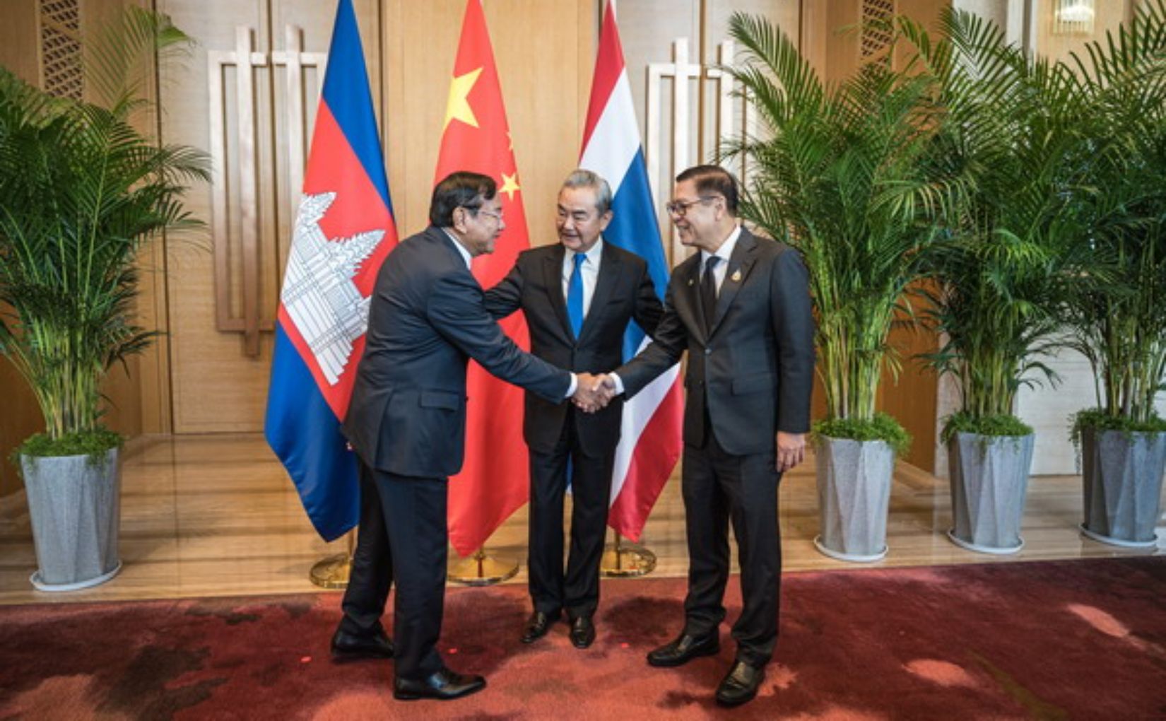 China brokers peace between Thailand and Cambodia