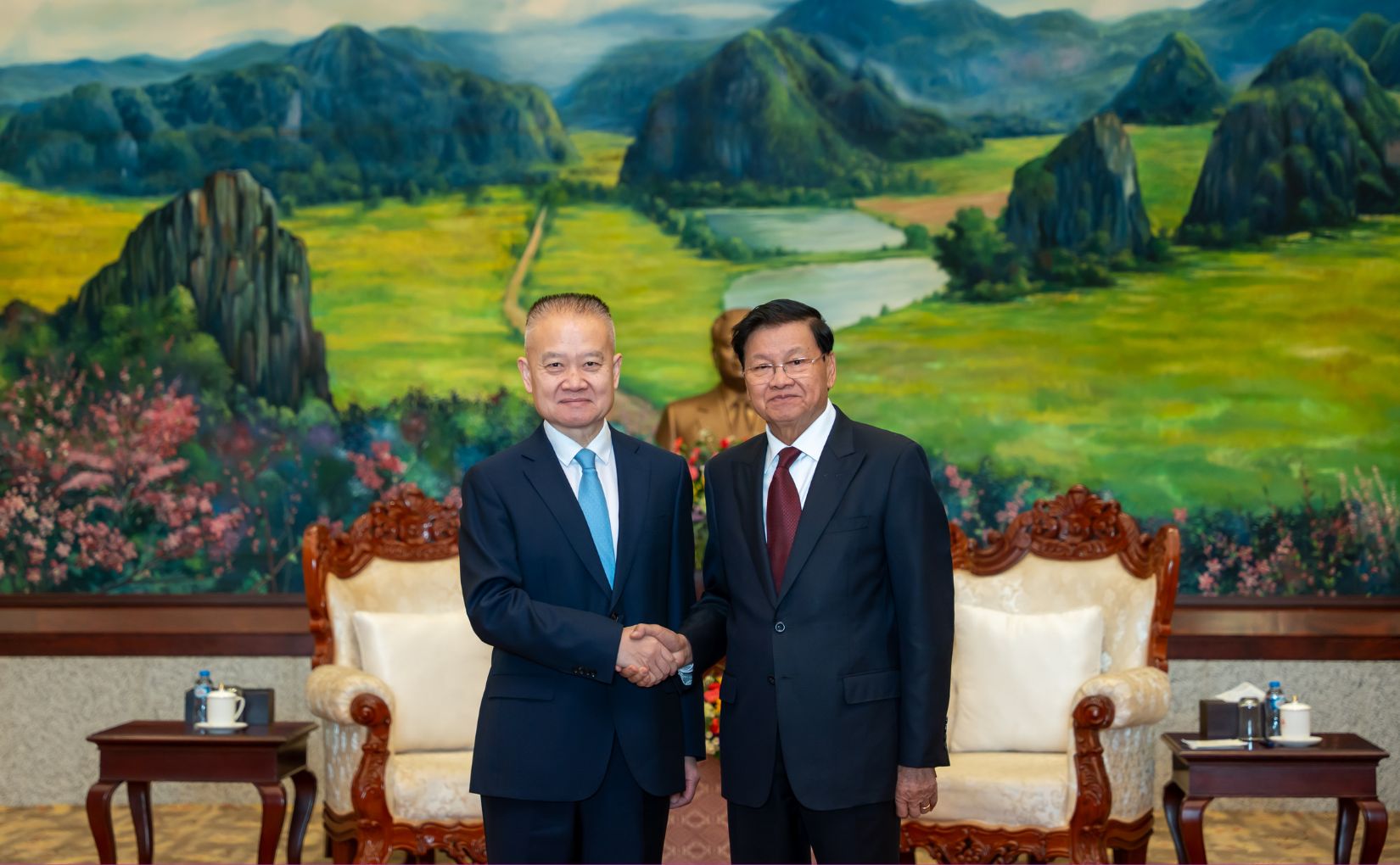 Special Envoy conveys Xi’s greetings to Lao party leader