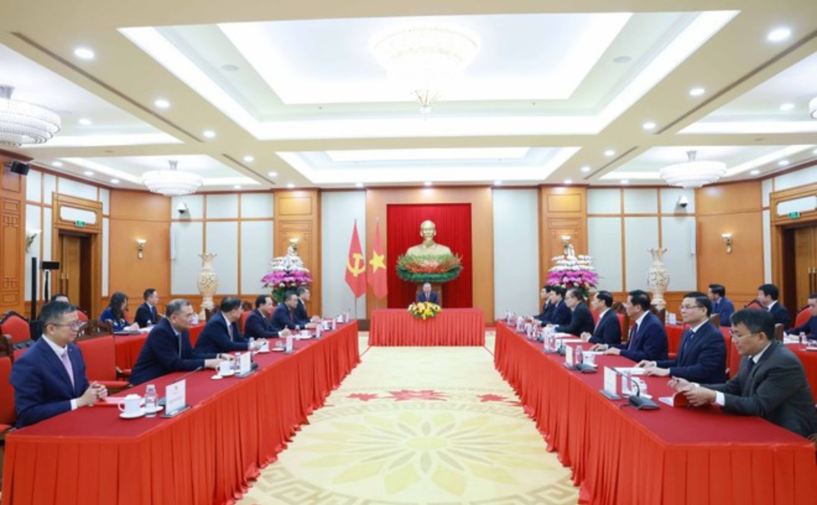Chinese and Vietnamese leaders discuss after Vietnamese party congress