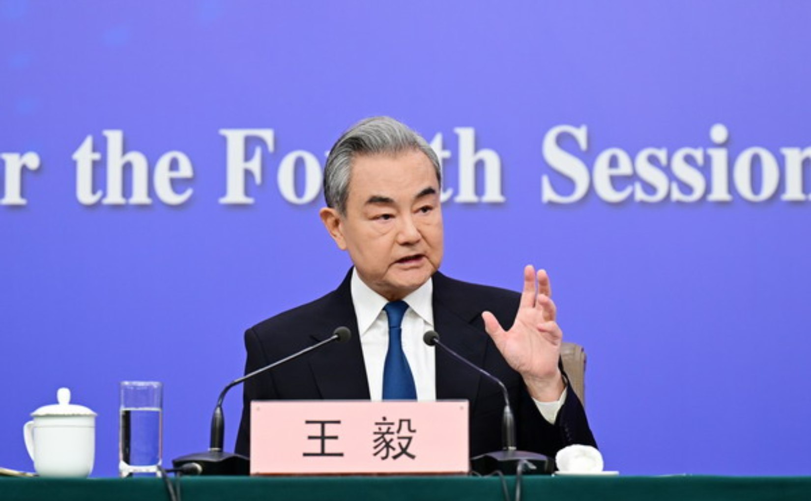 Chinese Foreign Minister meets the press