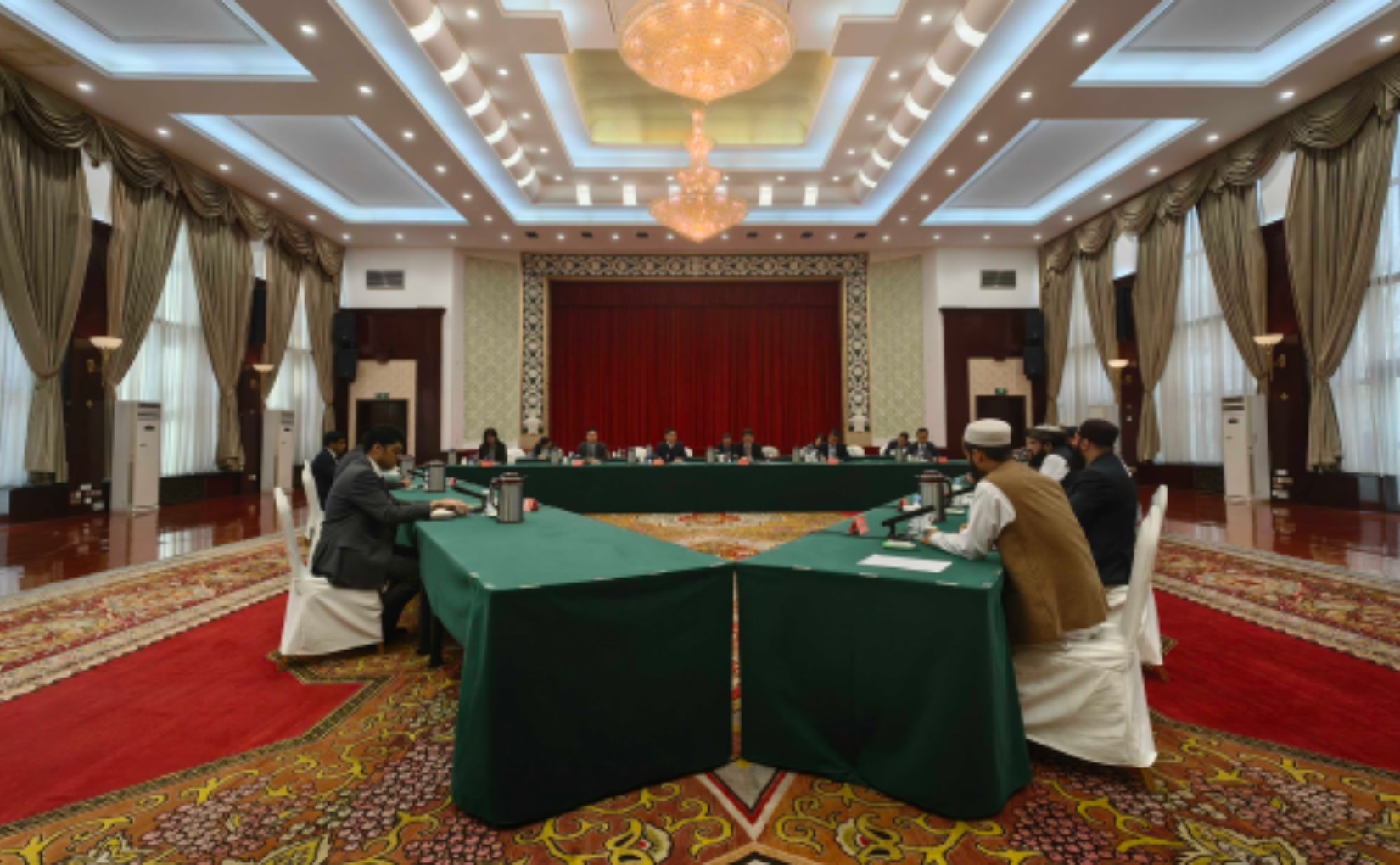 Afghanistan and Pakistan hold peace talks in Urumqi