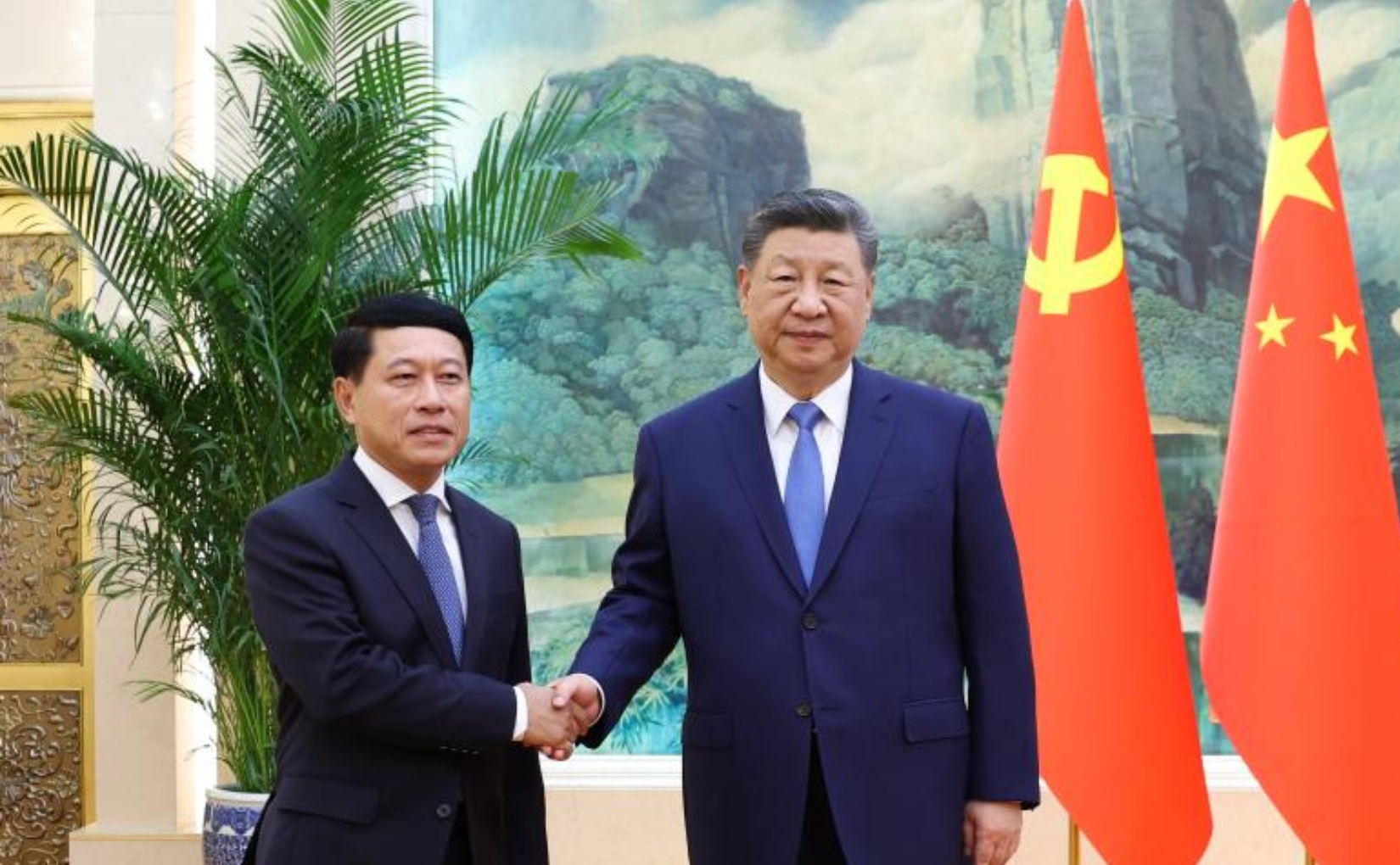 Xi Jinping says that China and Laos should take a strategic perspective on the future and destiny of socialism